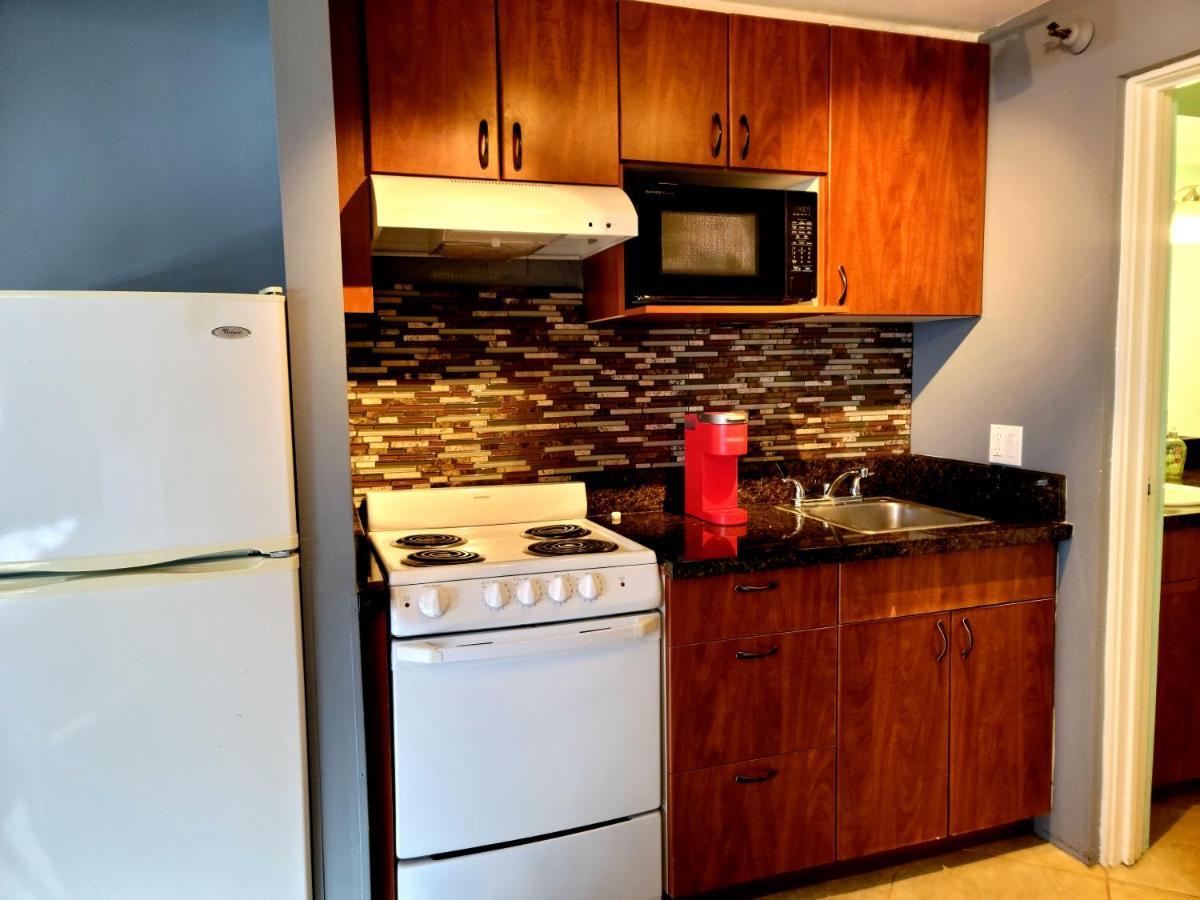 Spacious Studio W/ Parking, Beach/Mall/Park Honolulu Exterior photo