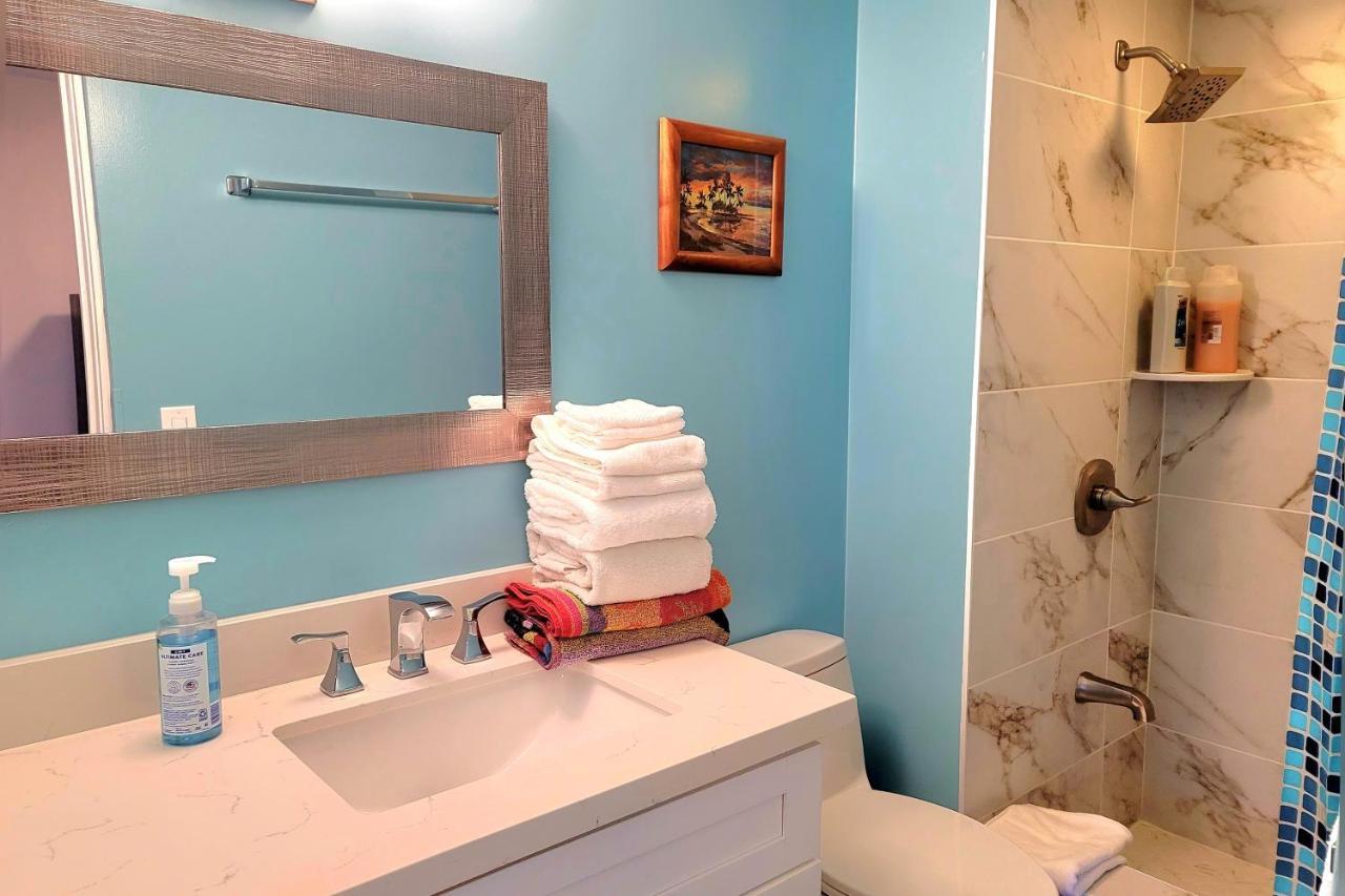 Spacious Studio W/ Parking, Beach/Mall/Park Honolulu Exterior photo