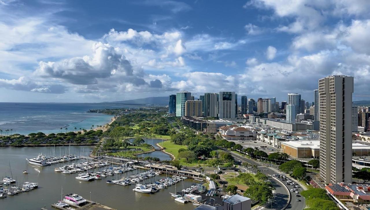 Spacious Studio W/ Parking, Beach/Mall/Park Honolulu Exterior photo