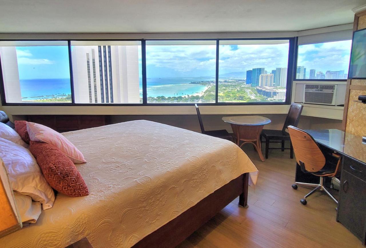 Spacious Studio W/ Parking, Beach/Mall/Park Honolulu Exterior photo