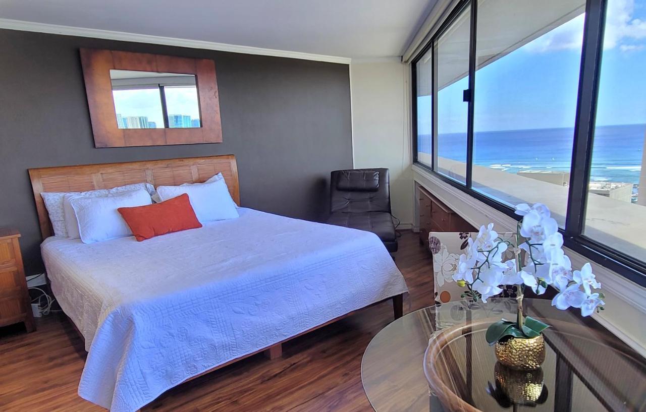 Spacious Studio W/ Parking, Beach/Mall/Park Honolulu Exterior photo