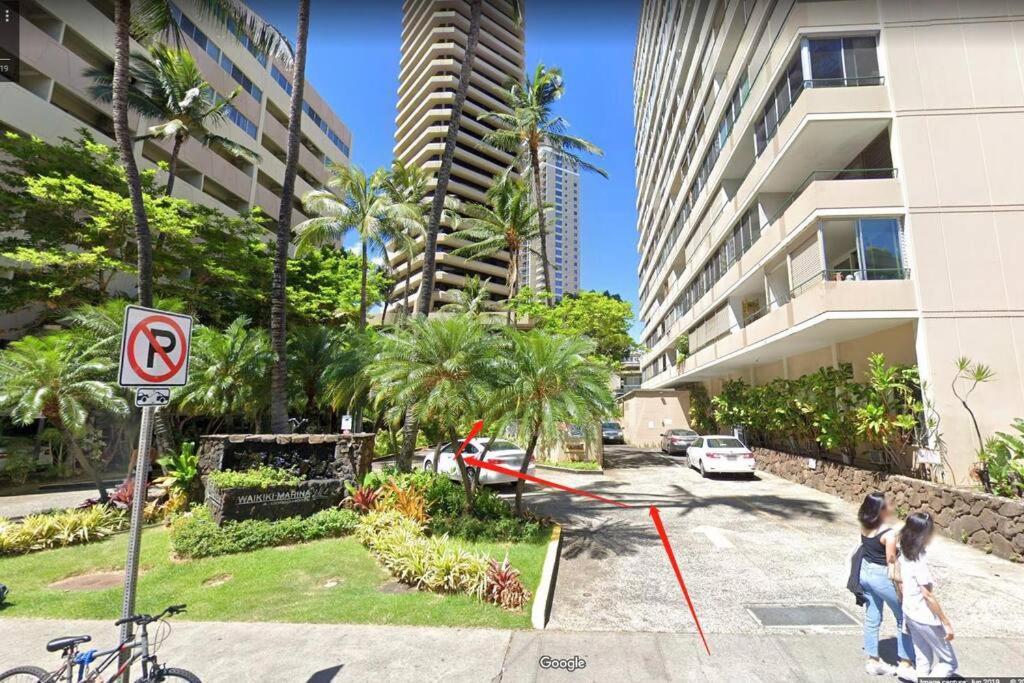 Spacious Studio W/ Parking, Beach/Mall/Park Honolulu Exterior photo