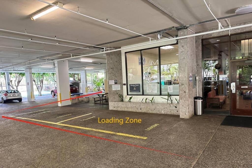 Spacious Studio W/ Parking, Beach/Mall/Park Honolulu Exterior photo